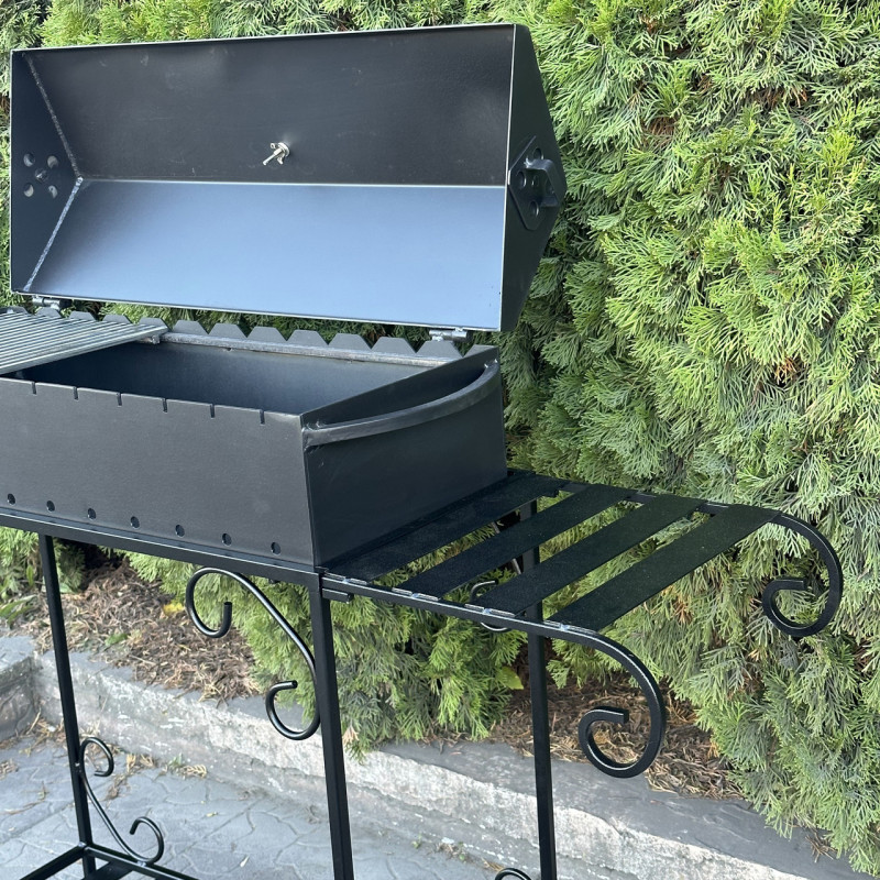 Мангал-барбекю Mzavod Гефест на 12 шампурів 4мм на дровниці