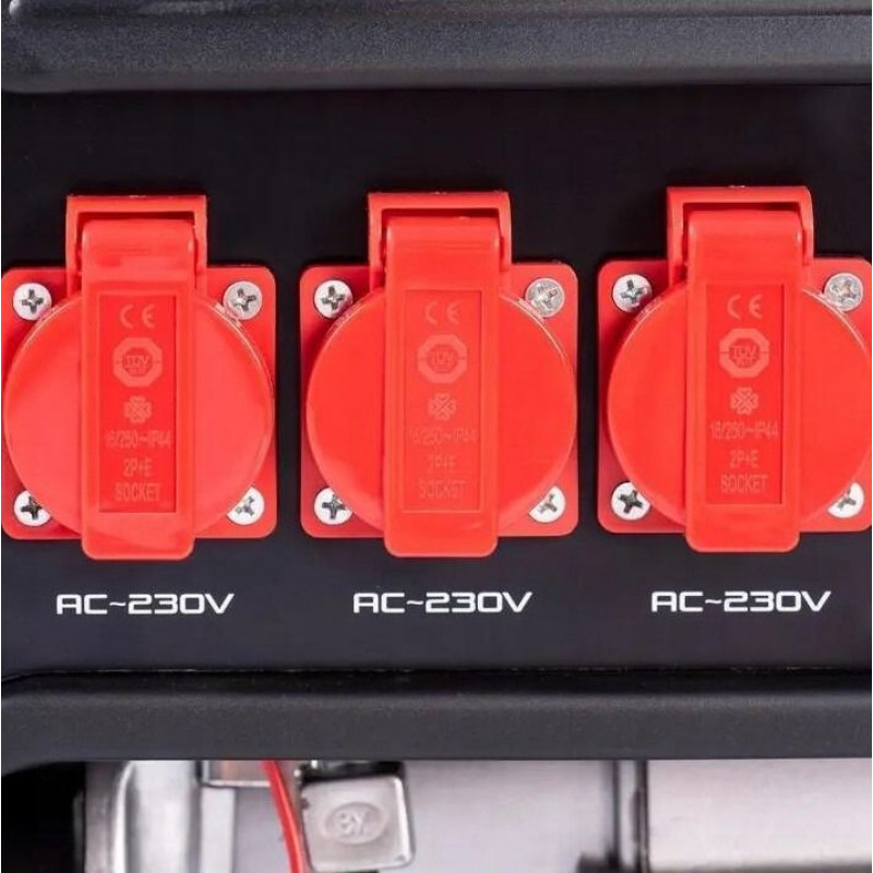 Бензиновый генератор Black Tools 13606 3.5 кВт 7HP 212см³